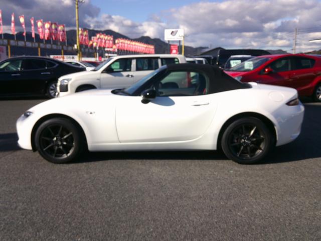 ロードスター Ｓ　６ＭＴ　オープン　ＥＴＣ　純正ブラックＡＷ　革調シートカバー　スマートキー　プッシュスタート　純正オーディオ（12枚目）