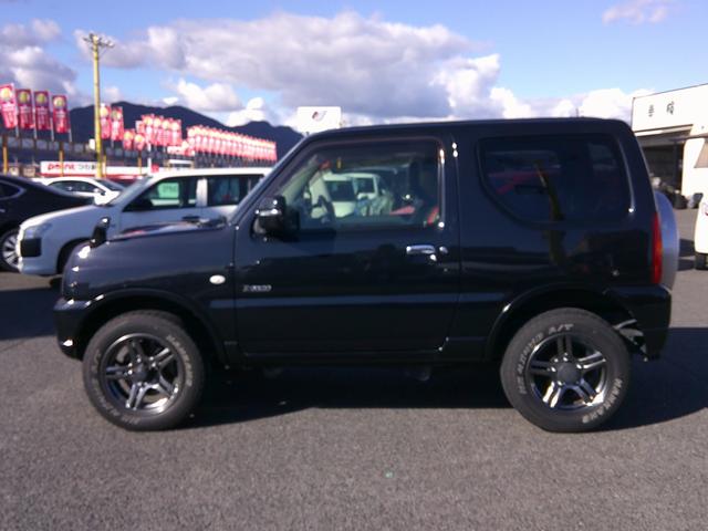 ジムニー クロスアドベンチャー　ワンオーナー　ＭＴ　４ＷＤ　フルセグナビ　ＤＶＤ　ＢＴ　ＨＤＭＩ　ＥＴＣ　シートヒーター　禁煙車　純正ＡＷ　合皮シート　キーレス　電格ミラー（12枚目）