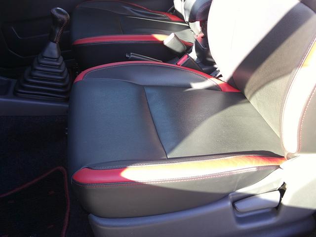 ジムニー クロスアドベンチャー　ワンオーナー　ＭＴ　４ＷＤ　フルセグナビ　ＤＶＤ　ＢＴ　ＨＤＭＩ　ＥＴＣ　シートヒーター　禁煙車　純正ＡＷ　合皮シート　キーレス　電格ミラー（42枚目）