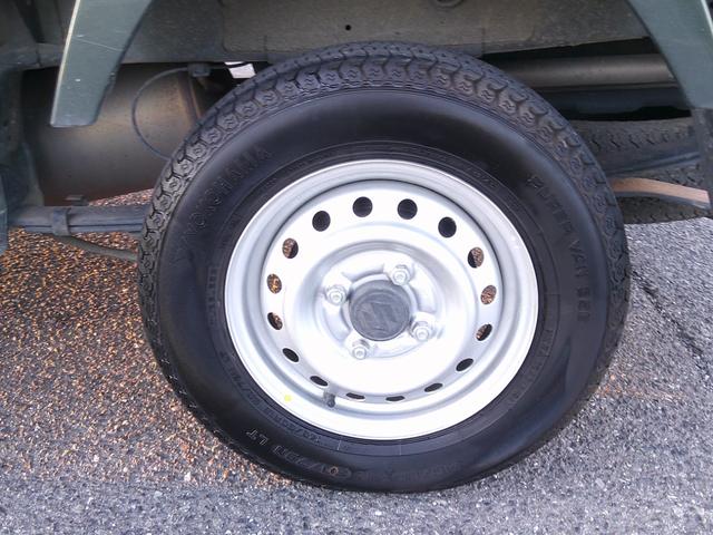 キャリイトラック ＫＣスペシャル　ＭＴ　４ＷＤ　ブレーキサポート　オートライト　荷台ゴムマット　キーレス　純正オーディオ　車線逸脱防止（18枚目）