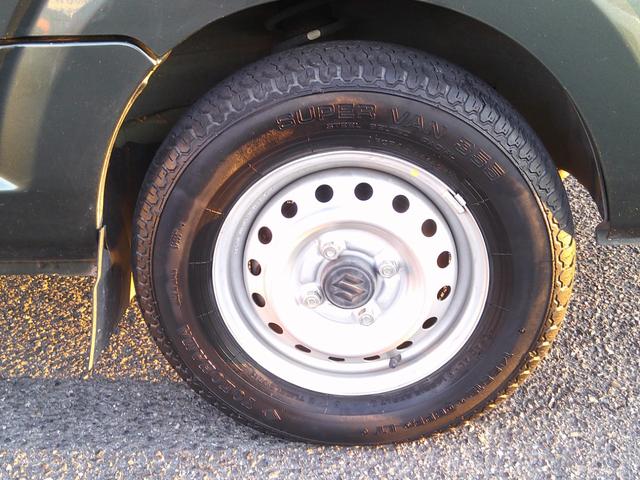 キャリイトラック ＫＣスペシャル　ＭＴ　４ＷＤ　ブレーキサポート　オートライト　荷台ゴムマット　キーレス　純正オーディオ　車線逸脱防止（21枚目）