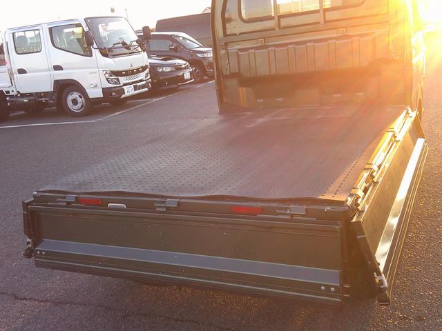 キャリイトラック ＫＣスペシャル　ＭＴ　４ＷＤ　ブレーキサポート　オートライト　荷台ゴムマット　キーレス　純正オーディオ　車線逸脱防止（22枚目）