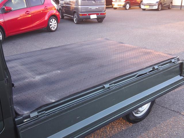 キャリイトラック ＫＣスペシャル　ＭＴ　４ＷＤ　ブレーキサポート　オートライト　荷台ゴムマット　キーレス　純正オーディオ　車線逸脱防止（25枚目）
