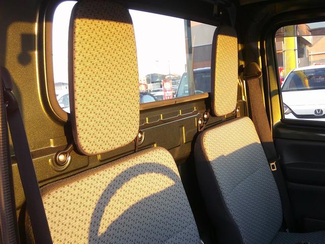 キャリイトラック ＫＣスペシャル　ＭＴ　４ＷＤ　ブレーキサポート　オートライト　荷台ゴムマット　キーレス　純正オーディオ　車線逸脱防止（29枚目）