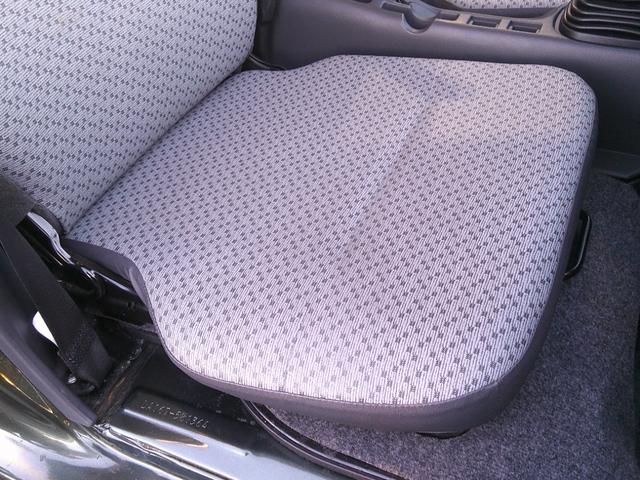 キャリイトラック ＫＣスペシャル　ＭＴ　４ＷＤ　ブレーキサポート　オートライト　荷台ゴムマット　キーレス　純正オーディオ　車線逸脱防止（30枚目）