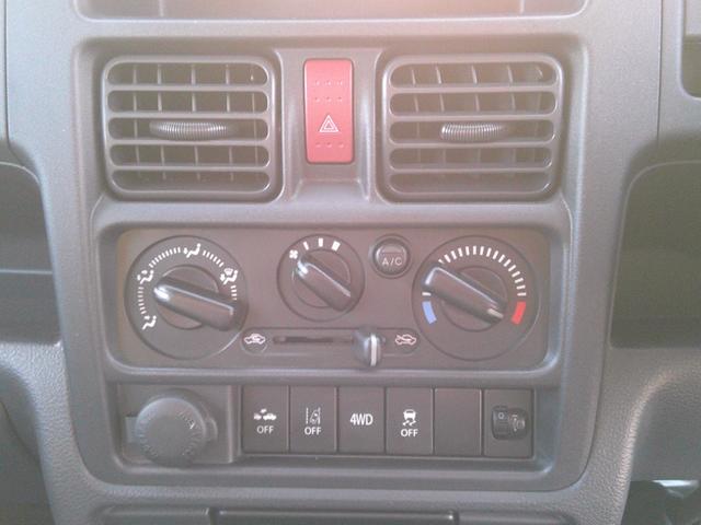 キャリイトラック ＫＣスペシャル　ＭＴ　４ＷＤ　ブレーキサポート　オートライト　荷台ゴムマット　キーレス　純正オーディオ　車線逸脱防止（37枚目）