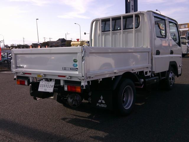 キャンター Ｗキャブ全低床　登録済未使用車　Ｂｌｕｅｔｏｏｔｈ付きオーディオ　バックカメラ　フル液晶メーター　スマートキー×２　ラバーマット　電格ミラー　サイドバイザー（8枚目）