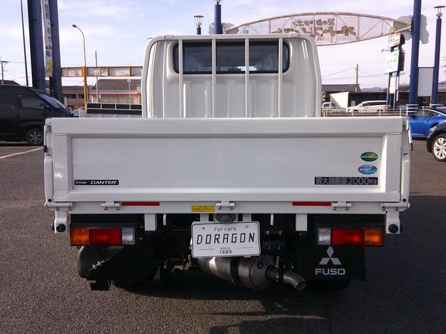 キャンター Ｗキャブ全低床　登録済未使用車　Ｂｌｕｅｔｏｏｔｈ付きオーディオ　バックカメラ　フル液晶メーター　スマートキー×２　ラバーマット　電格ミラー　サイドバイザー（9枚目）