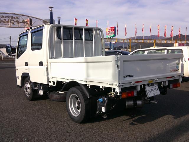 キャンター Ｗキャブ全低床　登録済未使用車　Ｂｌｕｅｔｏｏｔｈ付きオーディオ　バックカメラ　フル液晶メーター　スマートキー×２　ラバーマット　電格ミラー　サイドバイザー（11枚目）