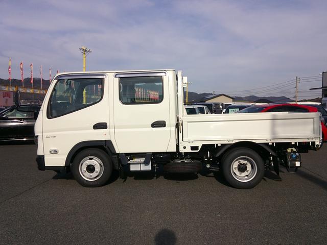 キャンター Ｗキャブ全低床　登録済未使用車　Ｂｌｕｅｔｏｏｔｈ付きオーディオ　バックカメラ　フル液晶メーター　スマートキー×２　ラバーマット　電格ミラー　サイドバイザー（12枚目）