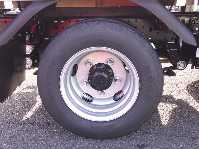 キャンター Ｗキャブ全低床　登録済未使用車　Ｂｌｕｅｔｏｏｔｈ付きオーディオ　バックカメラ　フル液晶メーター　スマートキー×２　ラバーマット　電格ミラー　サイドバイザー（20枚目）