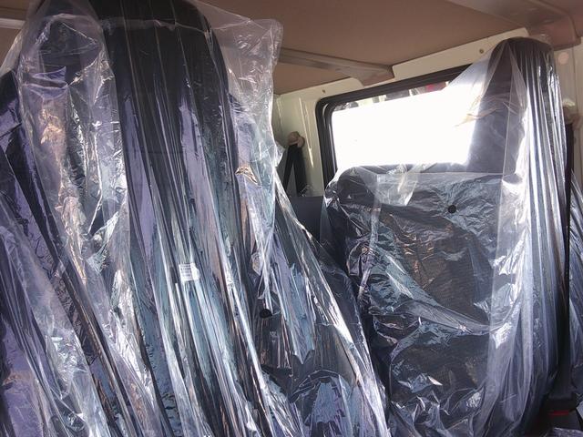 キャンター Ｗキャブ全低床　登録済未使用車　Ｂｌｕｅｔｏｏｔｈ付きオーディオ　バックカメラ　フル液晶メーター　スマートキー×２　ラバーマット　電格ミラー　サイドバイザー（30枚目）