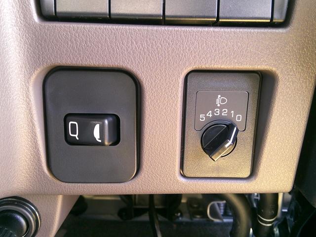 キャンター Ｗキャブ全低床　登録済未使用車　Ｂｌｕｅｔｏｏｔｈ付きオーディオ　バックカメラ　フル液晶メーター　スマートキー×２　ラバーマット　電格ミラー　サイドバイザー（38枚目）