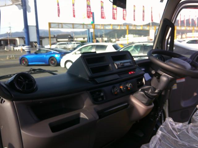 キャンター Ｗキャブ全低床　登録済未使用車　Ｂｌｕｅｔｏｏｔｈ付きオーディオ　バックカメラ　フル液晶メーター　スマートキー×２　ラバーマット　電格ミラー　サイドバイザー（47枚目）