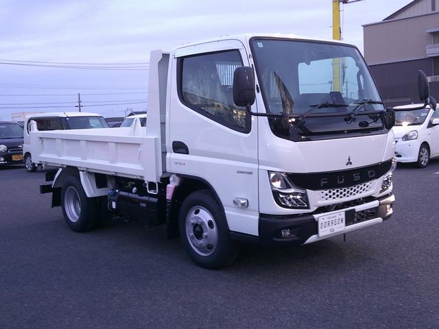 キャンター ダンプ　登録済未使用車　ダンプ　純正Ｂｌｕｅｔｏｏｔｈ付きオーディオ　バックカメラ　スマートキー×２　ＬＥＤヘッド　フル液晶モニター　電格ミラー　ラバーマット（8枚目）