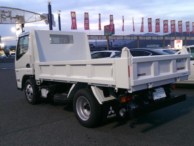 キャンター ダンプ　登録済未使用車　ダンプ　純正Ｂｌｕｅｔｏｏｔｈ付きオーディオ　バックカメラ　スマートキー×２　ＬＥＤヘッド　フル液晶モニター　電格ミラー　ラバーマット（11枚目）