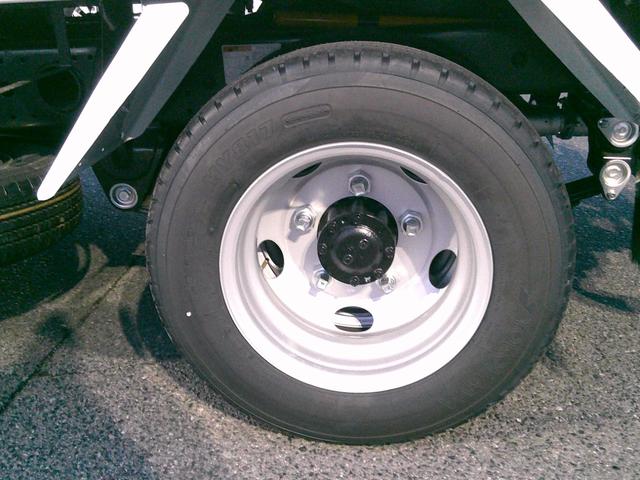 キャンター ダンプ　登録済未使用車　ダンプ　純正Ｂｌｕｅｔｏｏｔｈ付きオーディオ　バックカメラ　スマートキー×２　ＬＥＤヘッド　フル液晶モニター　電格ミラー　ラバーマット（19枚目）