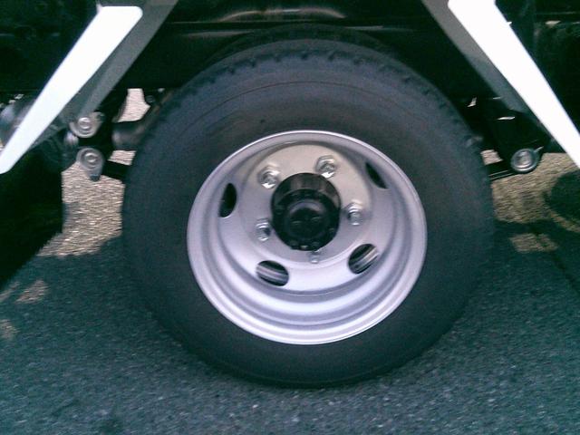 キャンター ダンプ　登録済未使用車　ダンプ　純正Ｂｌｕｅｔｏｏｔｈ付きオーディオ　バックカメラ　スマートキー×２　ＬＥＤヘッド　フル液晶モニター　電格ミラー　ラバーマット（20枚目）