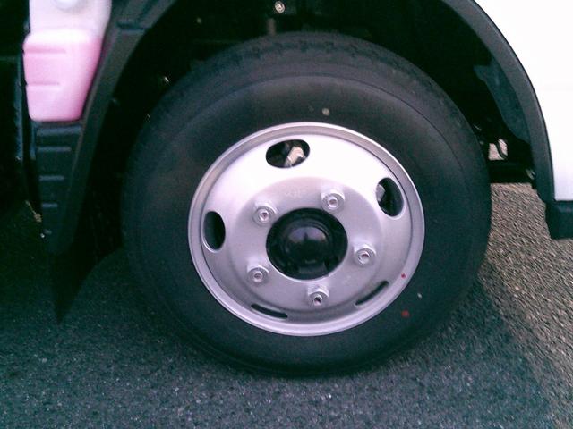 キャンター ダンプ　登録済未使用車　ダンプ　純正Ｂｌｕｅｔｏｏｔｈ付きオーディオ　バックカメラ　スマートキー×２　ＬＥＤヘッド　フル液晶モニター　電格ミラー　ラバーマット（21枚目）