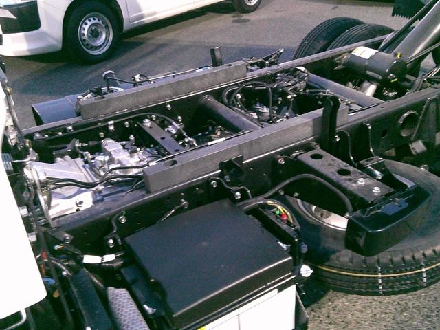 キャンター ダンプ　登録済未使用車　ダンプ　純正Ｂｌｕｅｔｏｏｔｈ付きオーディオ　バックカメラ　スマートキー×２　ＬＥＤヘッド　フル液晶モニター　電格ミラー　ラバーマット（25枚目）