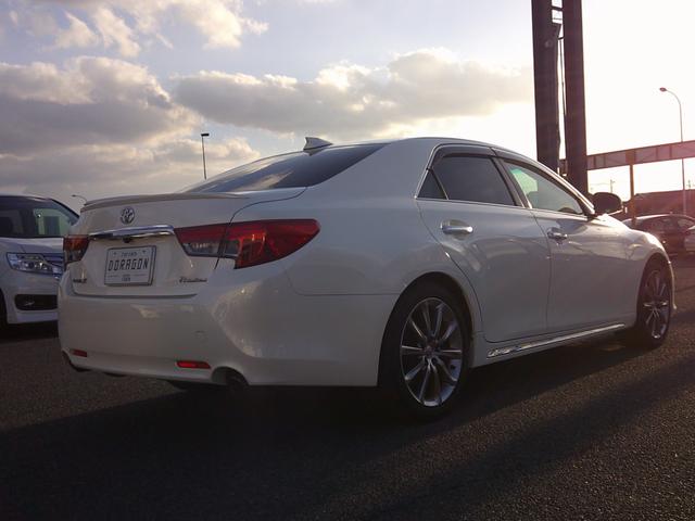 マークＸ プレミアム　８インチフルセグナビ　ＤＶＤ　ＢＴ　バックカメラ　シートヒーター　ミラー型ドラレコ　パワーシート　スマートキー×２　リアサンシェード　クルーズコントロール　ＥＴＣ　ハーフレザー　プッシュスタート（8枚目）