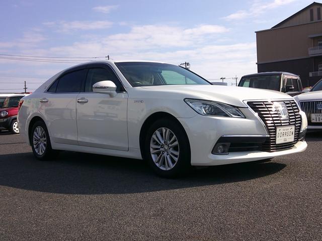 クラウンハイブリッド ロイヤルサルーン　純正フルセグナビ　ＤＶＤ　Ｂｌｕｅｔｏｏｔｈ　バックカメラ　シートヒーター　クルーズコントロール　ブレーキサポート　ビルトインＥＴＣ　パワーシート　ステリモ　ＨＩＤヘッド　スマートキー×２（7枚目）