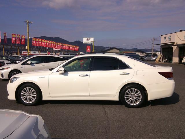 クラウンハイブリッド ロイヤルサルーン　純正フルセグナビ　ＤＶＤ　Ｂｌｕｅｔｏｏｔｈ　バックカメラ　シートヒーター　クルーズコントロール　ブレーキサポート　ビルトインＥＴＣ　パワーシート　ステリモ　ＨＩＤヘッド　スマートキー×２（13枚目）