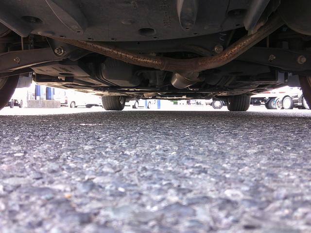 クラウンハイブリッド ロイヤルサルーン　純正フルセグナビ　ＤＶＤ　Ｂｌｕｅｔｏｏｔｈ　バックカメラ　シートヒーター　クルーズコントロール　ブレーキサポート　ビルトインＥＴＣ　パワーシート　ステリモ　ＨＩＤヘッド　スマートキー×２（17枚目）