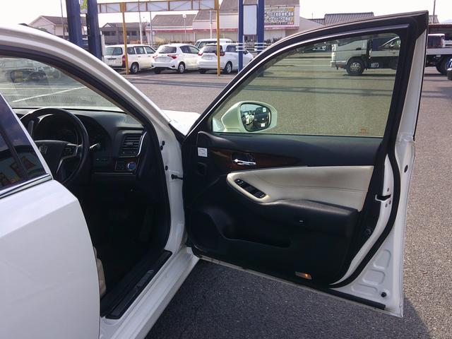 クラウンハイブリッド ロイヤルサルーン　純正フルセグナビ　ＤＶＤ　Ｂｌｕｅｔｏｏｔｈ　バックカメラ　シートヒーター　クルーズコントロール　ブレーキサポート　ビルトインＥＴＣ　パワーシート　ステリモ　ＨＩＤヘッド　スマートキー×２（23枚目）