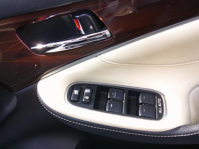 クラウンハイブリッド ロイヤルサルーン　純正フルセグナビ　ＤＶＤ　Ｂｌｕｅｔｏｏｔｈ　バックカメラ　シートヒーター　クルーズコントロール　ブレーキサポート　ビルトインＥＴＣ　パワーシート　ステリモ　ＨＩＤヘッド　スマートキー×２（24枚目）