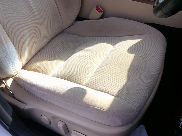 クラウンハイブリッド ロイヤルサルーン　純正フルセグナビ　ＤＶＤ　Ｂｌｕｅｔｏｏｔｈ　バックカメラ　シートヒーター　クルーズコントロール　ブレーキサポート　ビルトインＥＴＣ　パワーシート　ステリモ　ＨＩＤヘッド　スマートキー×２（28枚目）