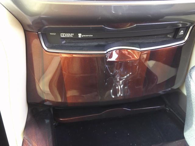 クラウンハイブリッド ロイヤルサルーン　純正フルセグナビ　ＤＶＤ　Ｂｌｕｅｔｏｏｔｈ　バックカメラ　シートヒーター　クルーズコントロール　ブレーキサポート　ビルトインＥＴＣ　パワーシート　ステリモ　ＨＩＤヘッド　スマートキー×２（42枚目）