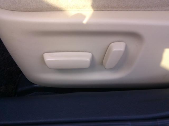 クラウンハイブリッド ロイヤルサルーン　純正フルセグナビ　ＤＶＤ　Ｂｌｕｅｔｏｏｔｈ　バックカメラ　シートヒーター　クルーズコントロール　ブレーキサポート　ビルトインＥＴＣ　パワーシート　ステリモ　ＨＩＤヘッド　スマートキー×２（49枚目）