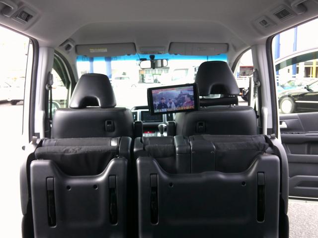 �X�^�b�t�̓}�X�N�̒��p���s���Ă���܂��B