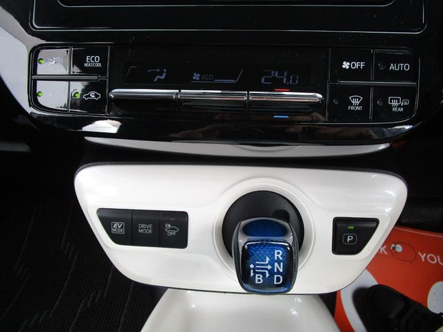 プリウス Ａ　衝突軽減ブレーキシステム　純正フルセグナビ　Ｂモニタ　社外エアロ　ＢＴオーディオ　ＥＴＣ　衝突安全ボディ　Ｐアシスト　ＬＥＤヘッドライト　オートライト　クルーズコントロール　スマートキー　Ｉストップ（3枚目）