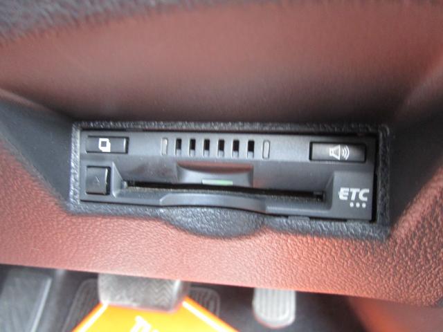 プリウス Ａ　衝突軽減ブレーキシステム　純正フルセグナビ　Ｂモニタ　社外エアロ　ＢＴオーディオ　ＥＴＣ　衝突安全ボディ　Ｐアシスト　ＬＥＤヘッドライト　オートライト　クルーズコントロール　スマートキー　Ｉストップ（5枚目）