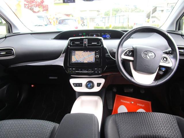 プリウス Ａ　衝突軽減ブレーキシステム　純正フルセグナビ　Ｂモニタ　社外エアロ　ＢＴオーディオ　ＥＴＣ　衝突安全ボディ　Ｐアシスト　ＬＥＤヘッドライト　オートライト　クルーズコントロール　スマートキー　Ｉストップ（8枚目）