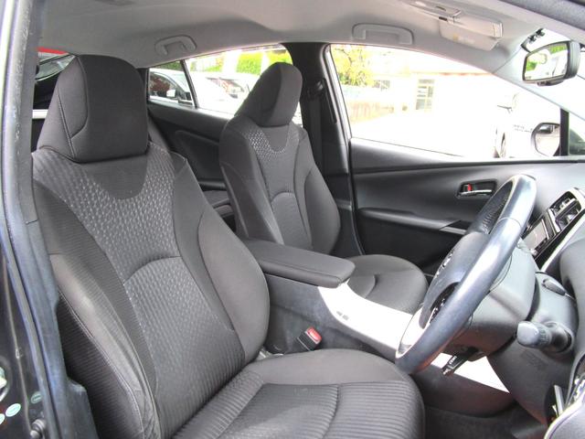 プリウス Ａ　衝突軽減ブレーキシステム　純正フルセグナビ　Ｂモニタ　社外エアロ　ＢＴオーディオ　ＥＴＣ　衝突安全ボディ　Ｐアシスト　ＬＥＤヘッドライト　オートライト　クルーズコントロール　スマートキー　Ｉストップ（17枚目）