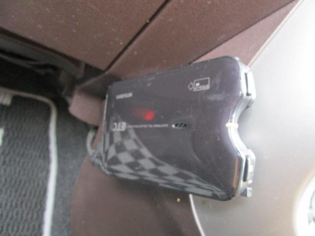 コペン ローブ　フルセグナビ　バックカメラ　フロントドラレコ　ＢＴオーディオ　ＬＥＤヘッドライト　純正１６インチアルミ　シートヒーター　スマートキー＆プッシュスタート　ＤＶＤ再生（5枚目）