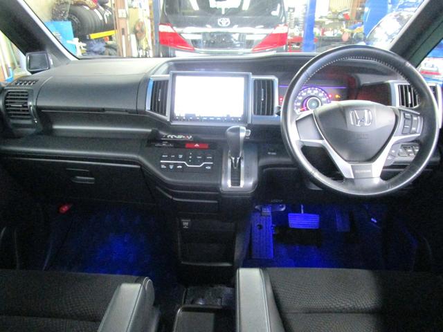 ステップワゴンスパーダ Ｚ　クールスピリット　純正９型フルセグナビ　後席モニター　両側電動スライドドア　バックカメラ　ダブルエアコン　キーフリー　ＨＩＤ　ＥＴＣ　ＢＴオーディオ　ドラレコ　クルコン　タイミングチェーン　純正１７インチアルミ（10枚目）