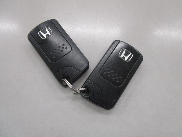 ステップワゴンスパーダ Ｚ　クールスピリット　純正９型フルセグナビ　後席モニター　両側電動スライドドア　バックカメラ　ダブルエアコン　キーフリー　ＨＩＤ　ＥＴＣ　ＢＴオーディオ　ドラレコ　クルコン　タイミングチェーン　純正１７インチアルミ（25枚目）