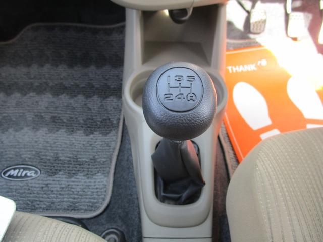 ミラ Ｘスペシャル　５速マニュアル車　キーレス　ＣＤオーディオ　ダブルエアバック　ＡＣ　パワーウインド　パワステ　衝突安全ボディ　ＡＢＳ　エアーバッグ　盗難防止キーレス（4枚目）