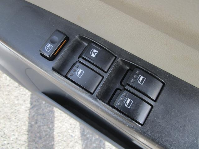 ミラ Ｘスペシャル　５速マニュアル車　キーレス　ＣＤオーディオ　ダブルエアバック　ＡＣ　パワーウインド　パワステ　衝突安全ボディ　ＡＢＳ　エアーバッグ　盗難防止キーレス（5枚目）