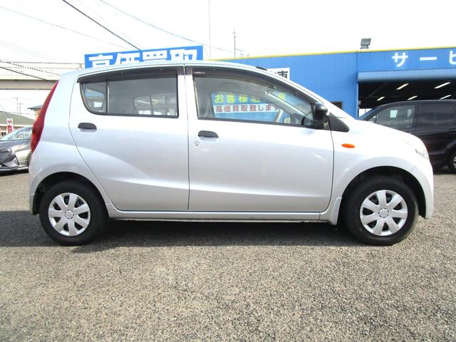 ミラ Ｘスペシャル　５速マニュアル車　キーレス　ＣＤオーディオ　ダブルエアバック　ＡＣ　パワーウインド　パワステ　衝突安全ボディ　ＡＢＳ　エアーバッグ　盗難防止キーレス（9枚目）