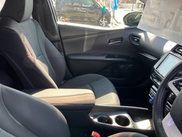 プリウス S 色替 純正ナビ バックカメラ ETC トヨタセーフティーセンス デジタルインナーミラー ドライブレコーダー スマートキー プッシュスタート セキュリティー(8枚目)