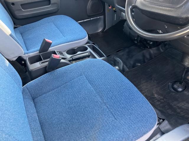 サンバーバン ＶＣ　オートマ　キーレス　純正アルミホイール　エアコン　パワステ　運転席エアバック　両側スライドドア　積載量３５０ｋｇ（11枚目）