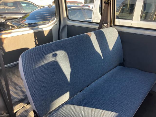 サンバーバン ＶＣ　オートマ　キーレス　純正アルミホイール　エアコン　パワステ　運転席エアバック　両側スライドドア　積載量３５０ｋｇ（12枚目）