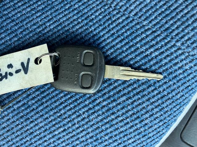 サンバーバン ＶＣ　オートマ　キーレス　純正アルミホイール　エアコン　パワステ　運転席エアバック　両側スライドドア　積載量３５０ｋｇ（23枚目）