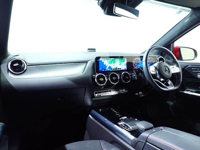 ●乗り心地と運転しやすさを重視したコックピットは、座った瞬間からドライバーの運転意欲をかき立てます！