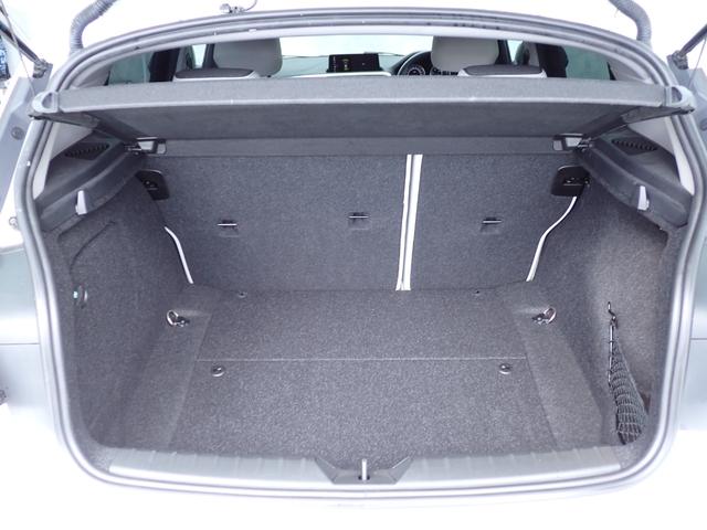 ���L�X�Ƃ����g�����N���[���ɂȂ��Ă���܂��B���[�ʂ����˔������Ă��܂��B